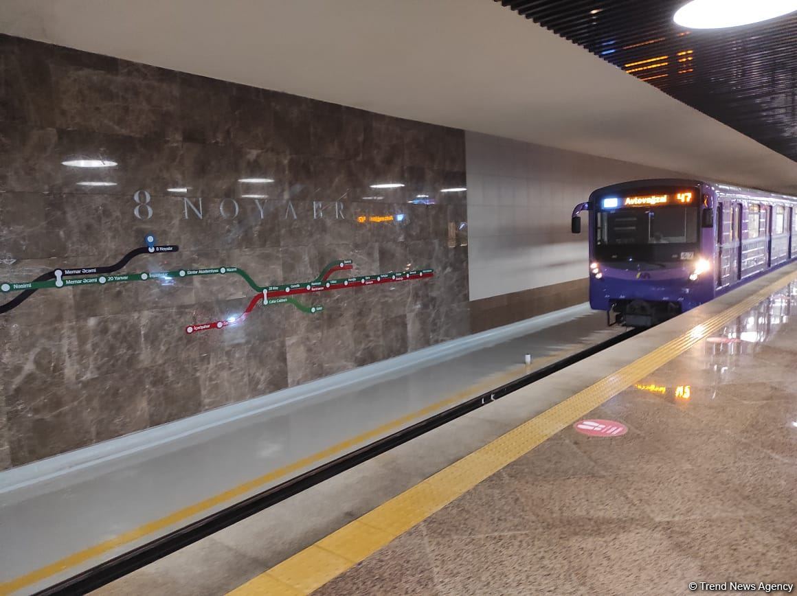 Bakıda qatarda nasazlıq - Sərnişinlər düşürülüb
