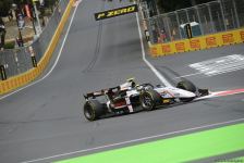 Bakı şəhər halqasında Formula 2 üzrə sərbəst yürüşlərə start verilib (FOTO)
