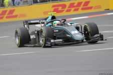 Bakı şəhər halqasında Formula 2 üzrə sərbəst yürüşlərə start verilib (FOTO)