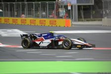 Bakı şəhər halqasında Formula 2 üzrə sərbəst yürüşlərə start verilib (FOTO)