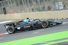 Bakı şəhər halqasında Formula 2 üzrə sərbəst yürüşlərə start verilib (FOTO)