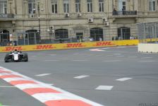 Bakı şəhər halqasında Formula 2 üzrə sərbəst yürüşlərə start verilib (FOTO)