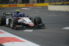 Bakı şəhər halqasında Formula 2 üzrə sərbəst yürüşlərə start verilib (FOTO)