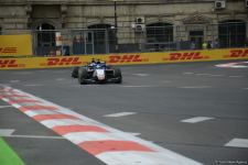 Bakı şəhər halqasında Formula 2 üzrə sərbəst yürüşlərə start verilib (FOTO)