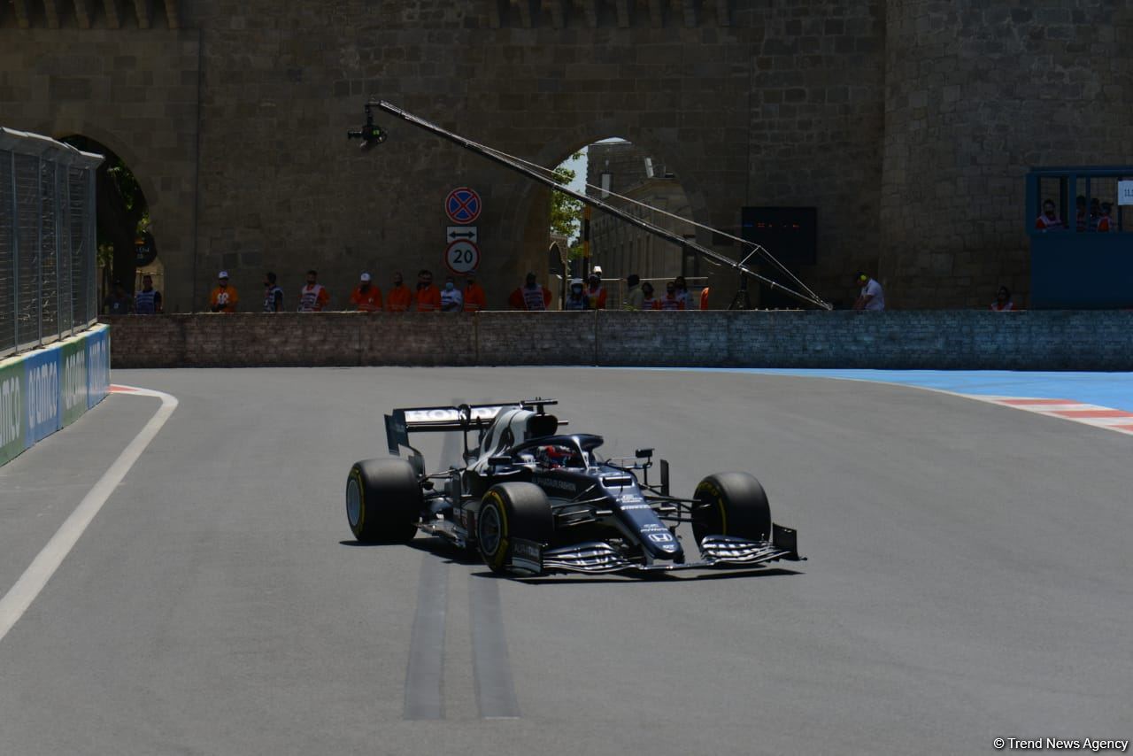 Bakıda F1 sərbəst yürüşünə start verilib (FOTO)