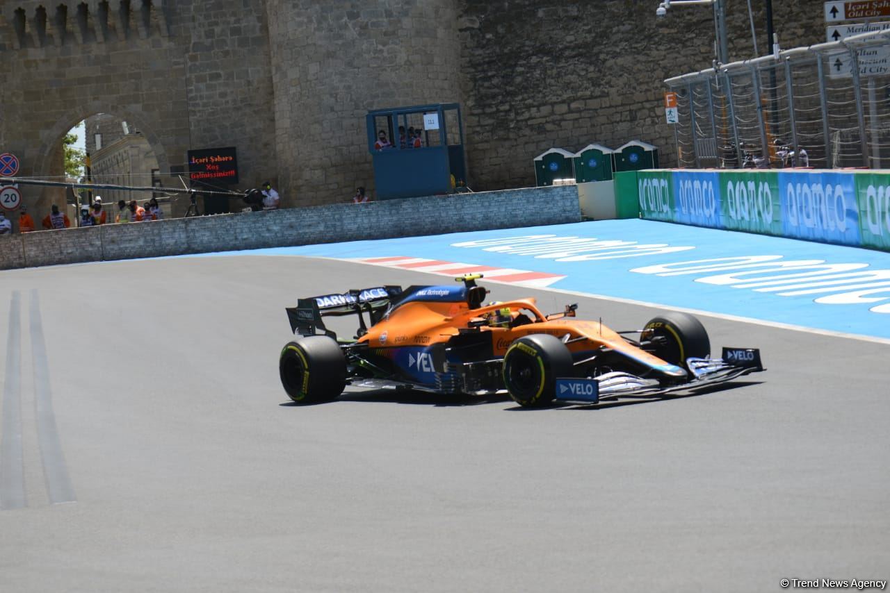 Bakıda F1 sərbəst yürüşünə start verilib (FOTO)