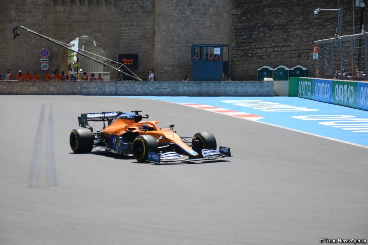 Bakıda F1 sərbəst yürüşünə start verilib (FOTO)