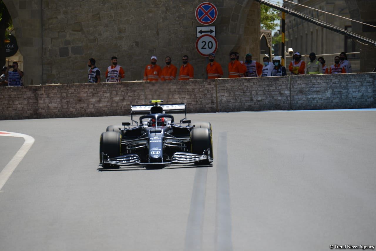 Bakıda F1 sərbəst yürüşünə start verilib (FOTO)