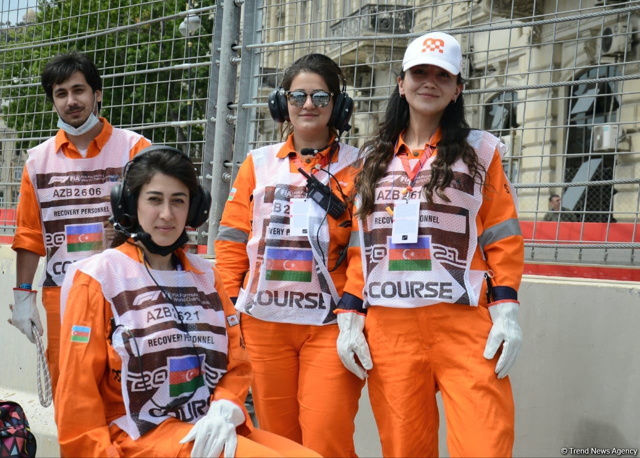 Bakıda F1 sərbəst yürüşünə start verilib (FOTO)