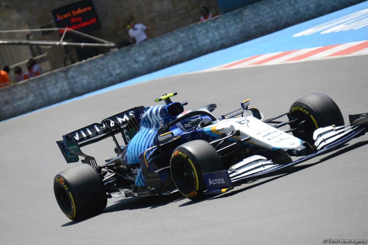 Bakıda F1 sərbəst yürüşünə start verilib (FOTO)