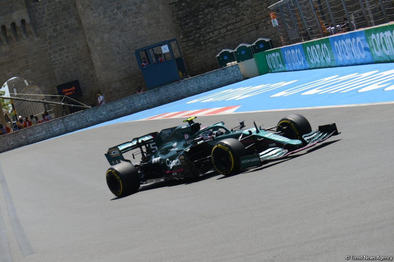Bakıda F1 sərbəst yürüşünə start verilib (FOTO)