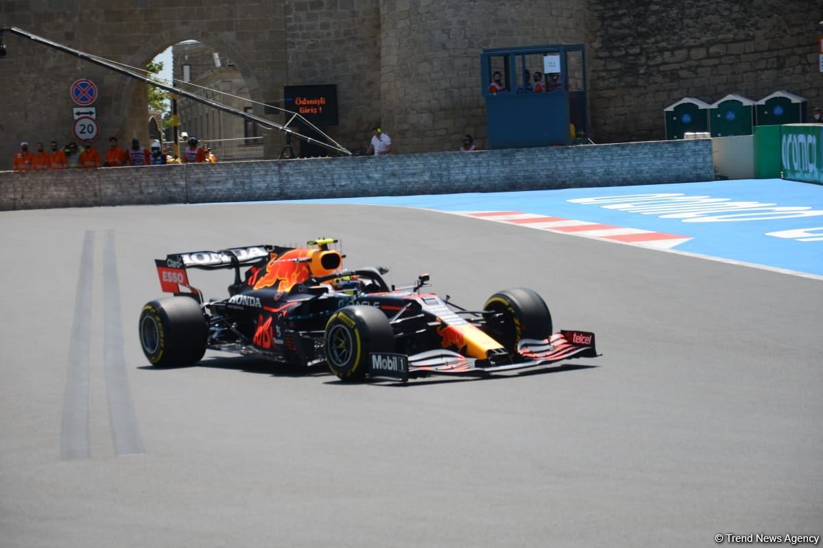 Bakıda F1 sərbəst yürüşünə start verilib (FOTO)