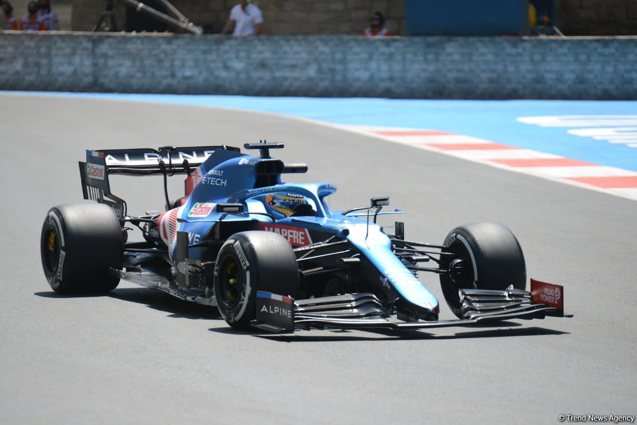 Bakıda F1 sərbəst yürüşünə start verilib (FOTO)
