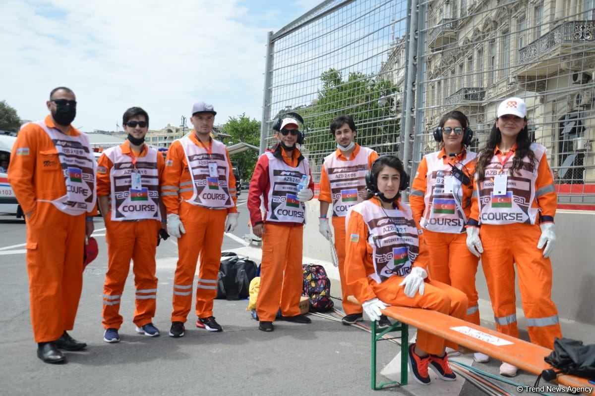 Bakıda F1 sərbəst yürüşünə start verilib (FOTO)