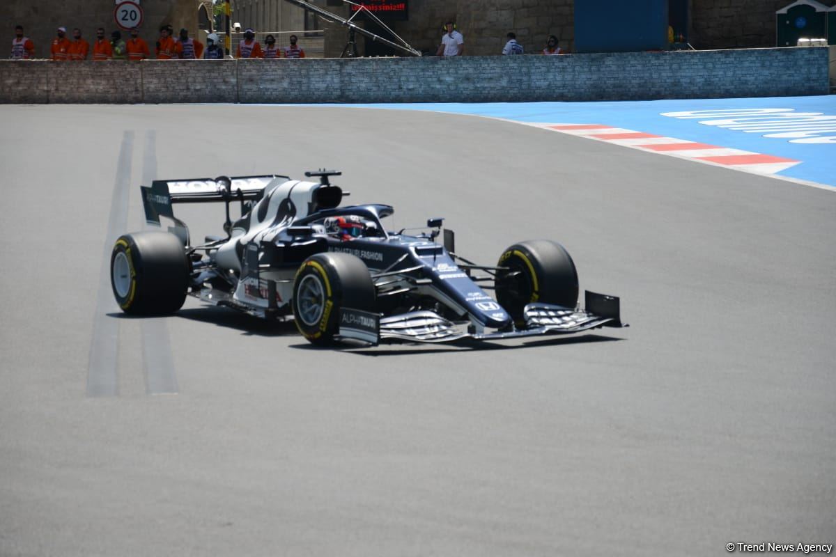 Bakıda F1 sərbəst yürüşünə start verilib (FOTO)