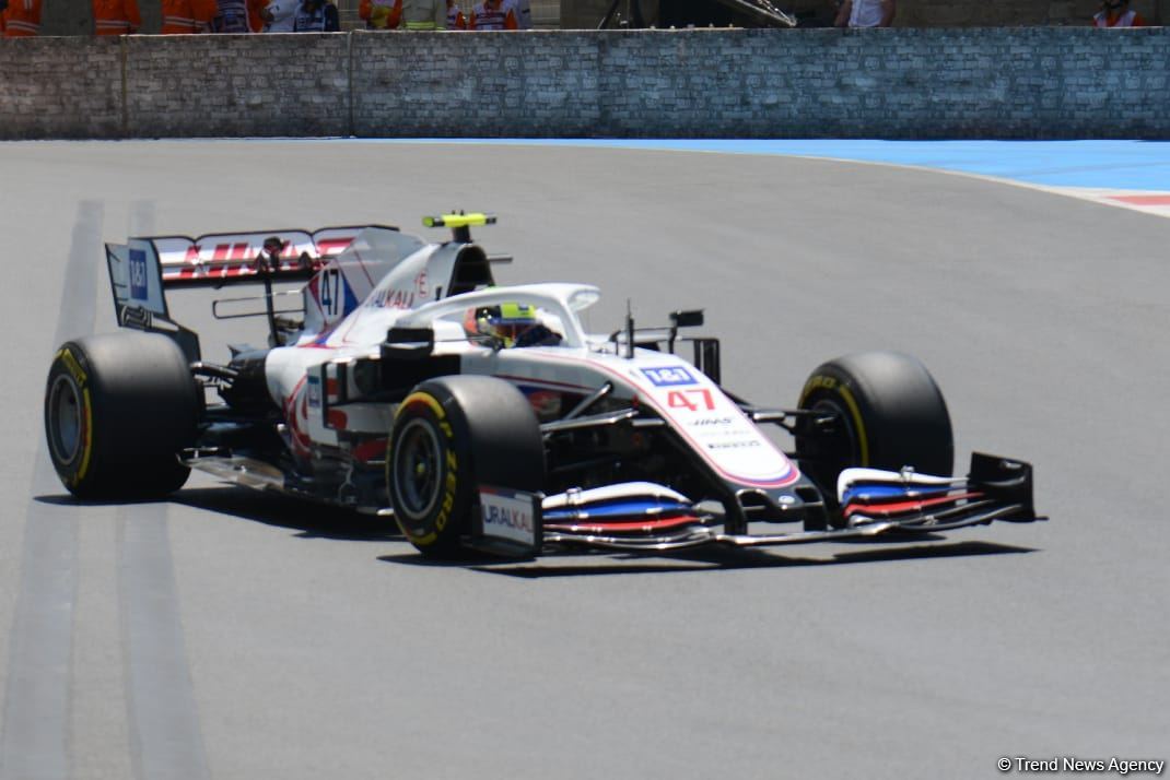 Bakıda F1 sərbəst yürüşünə start verilib (FOTO)