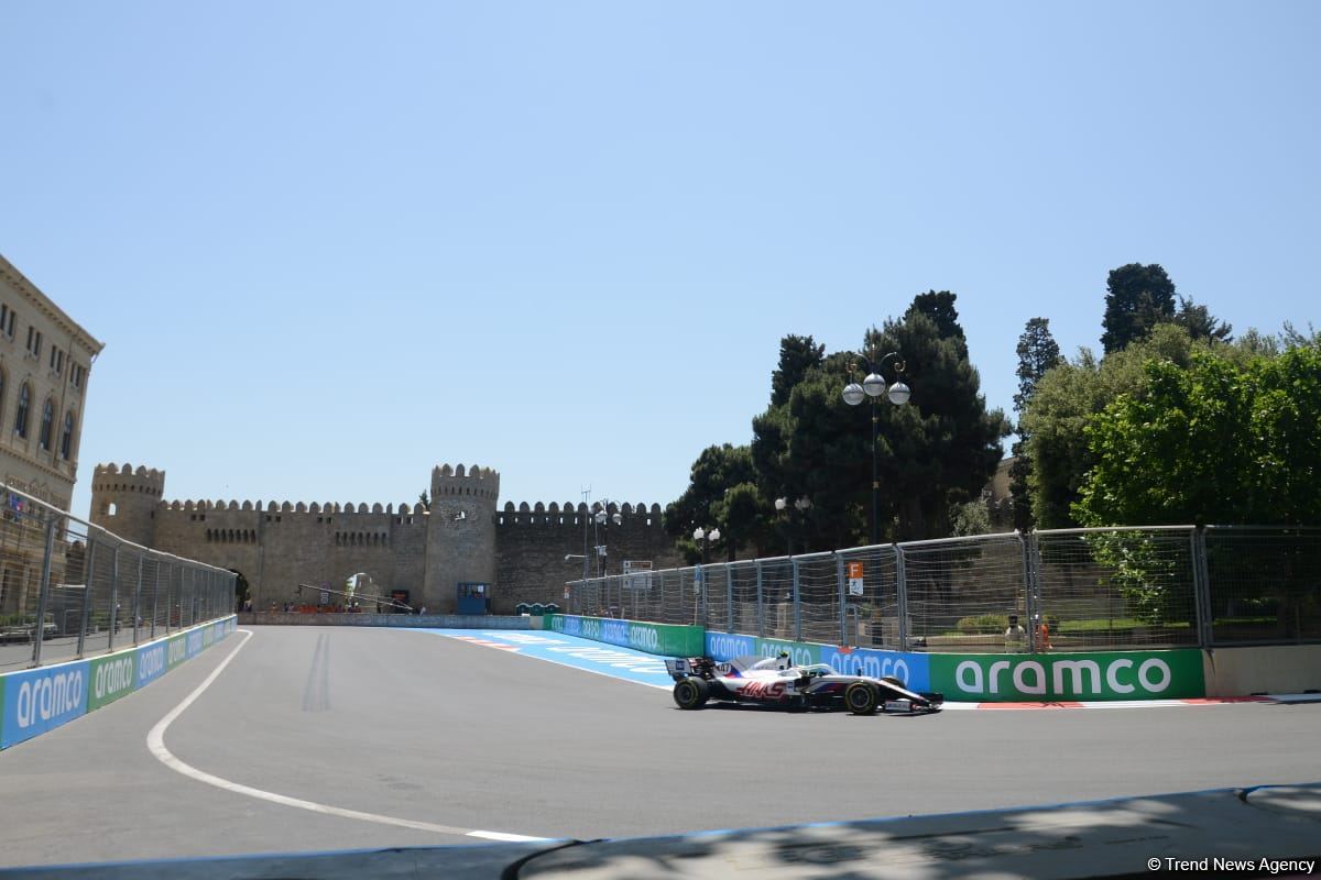 Bakıda F1 sərbəst yürüşünə start verilib (FOTO)