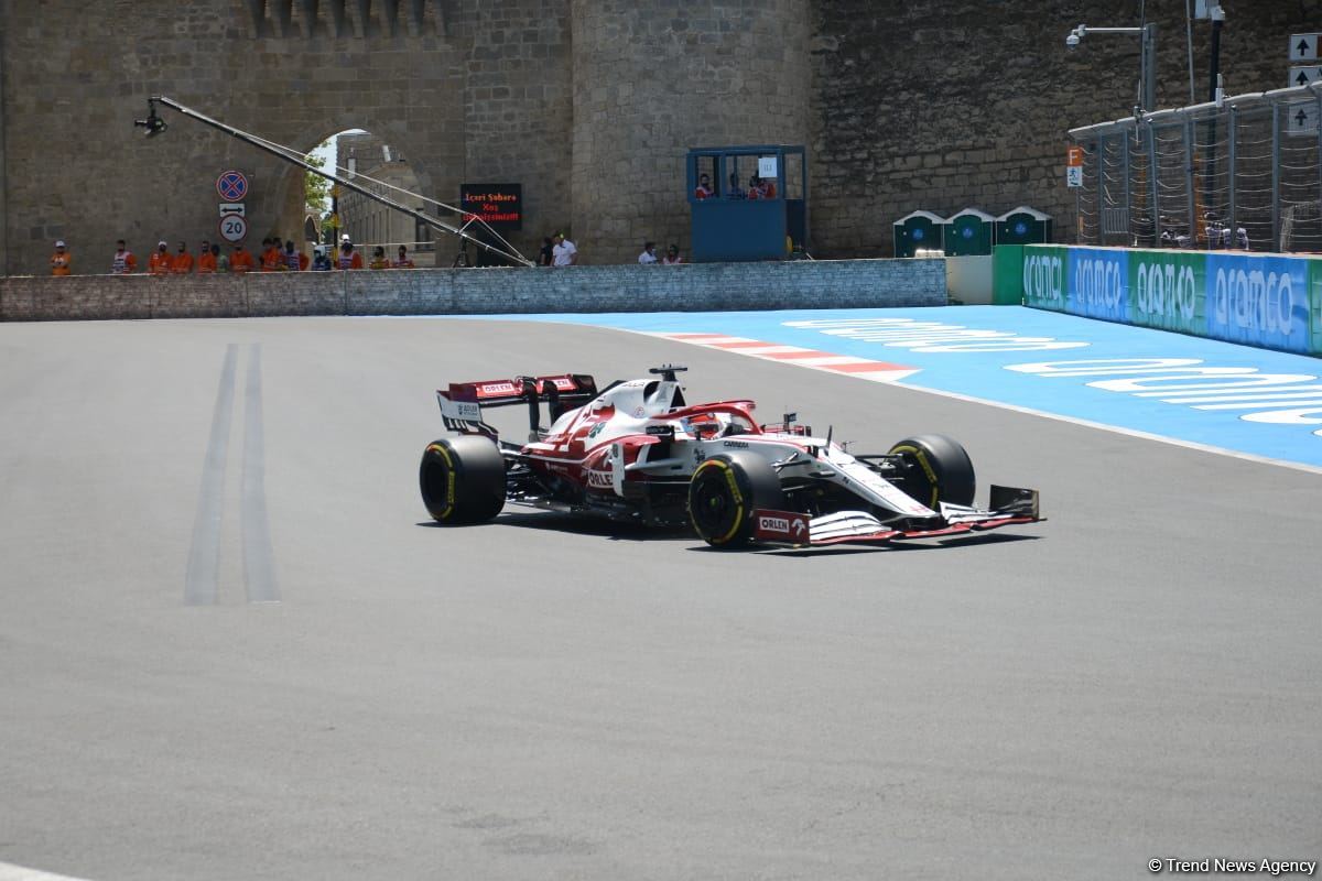 Bakıda F1 sərbəst yürüşünə start verilib (FOTO)