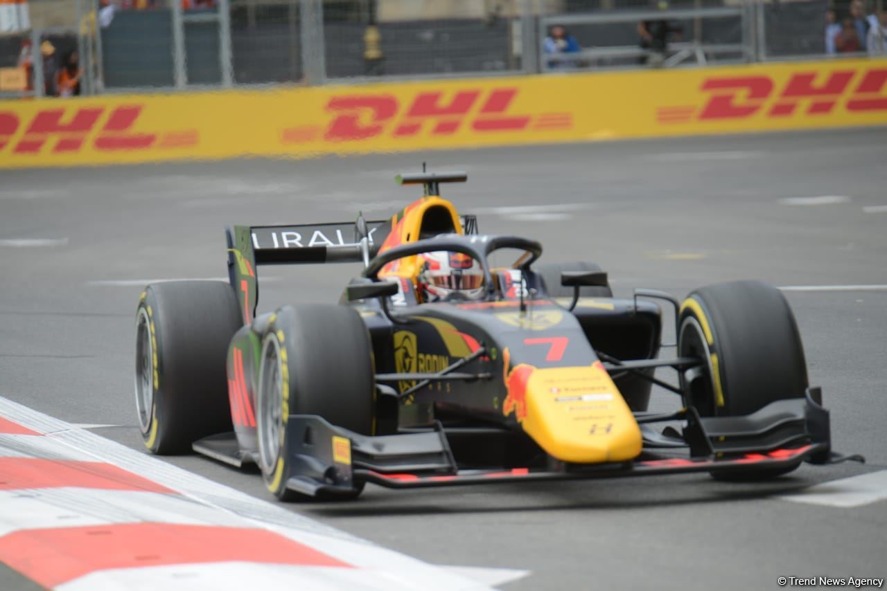 Bakı şəhər halqasında Formula 2 üzrə sərbəst yürüşlərə start verilib (FOTO)