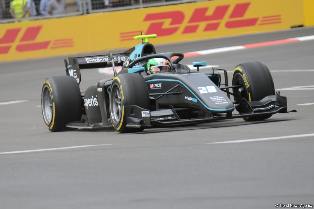 Bakı şəhər halqasında Formula 2 üzrə sərbəst yürüşlərə start verilib (FOTO)