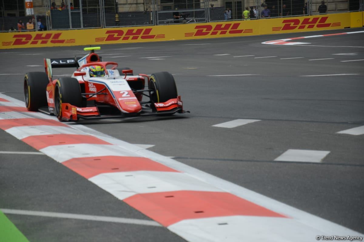 Bakı şəhər halqasında Formula 2 üzrə sərbəst yürüşlərə start verilib (FOTO)