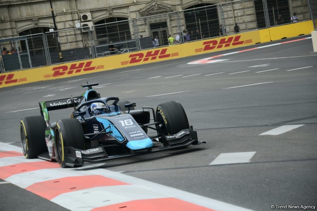 Bakı şəhər halqasında Formula 2 üzrə sərbəst yürüşlərə start verilib (FOTO)