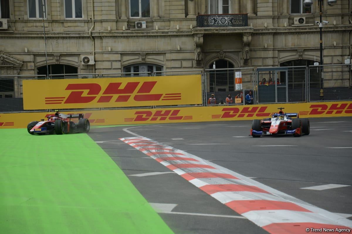 Bakı şəhər halqasında Formula 2 üzrə sərbəst yürüşlərə start verilib (FOTO)