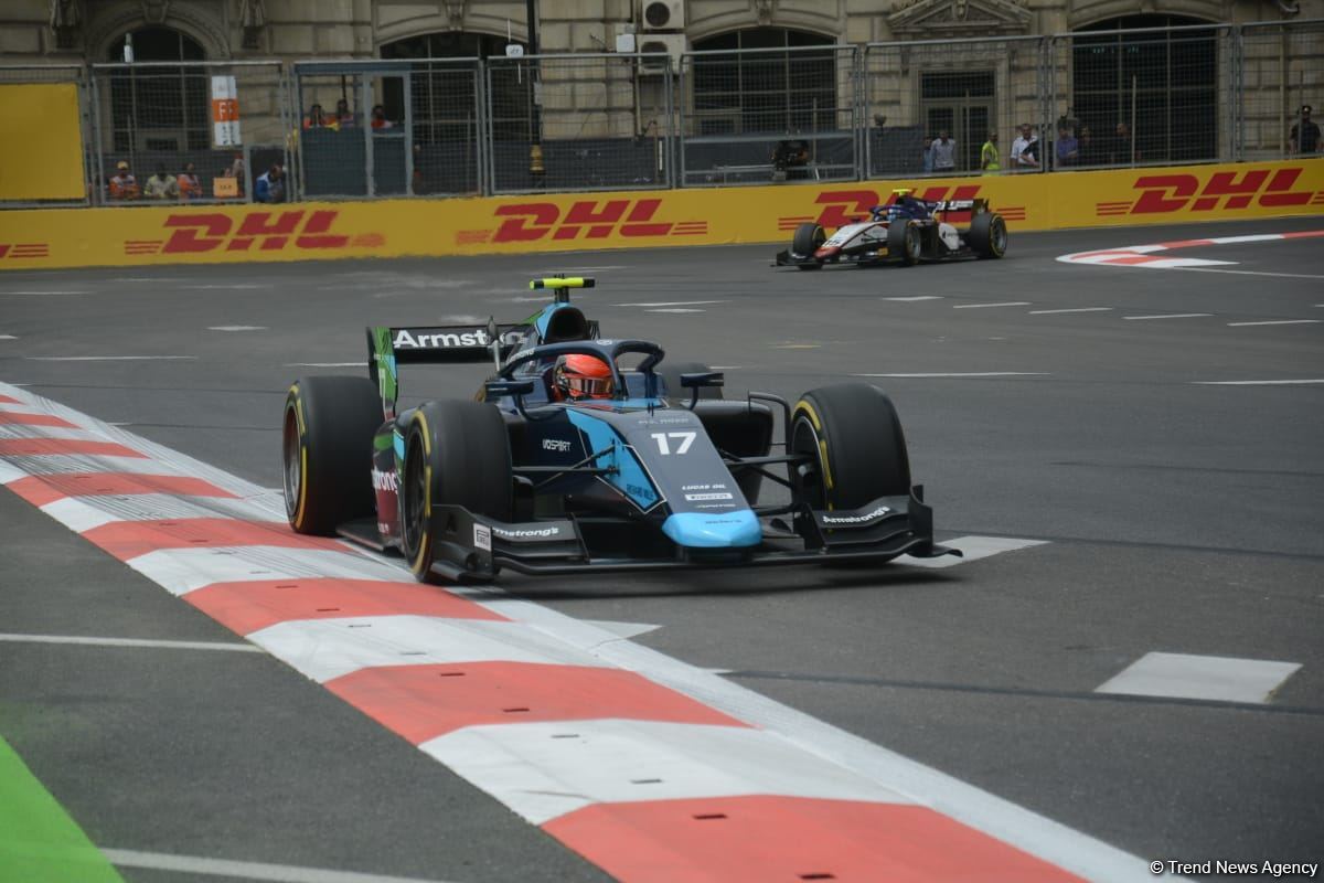 Bakı şəhər halqasında Formula 2 üzrə sərbəst yürüşlərə start verilib (FOTO)