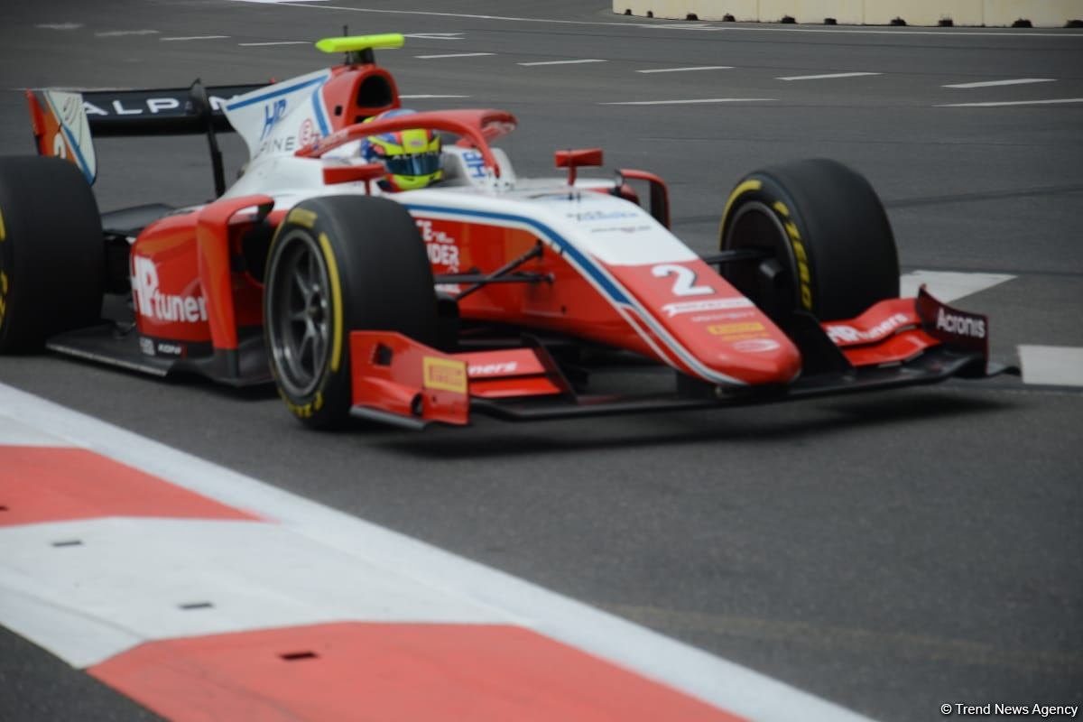 Bakı şəhər halqasında Formula 2 üzrə sərbəst yürüşlərə start verilib (FOTO)