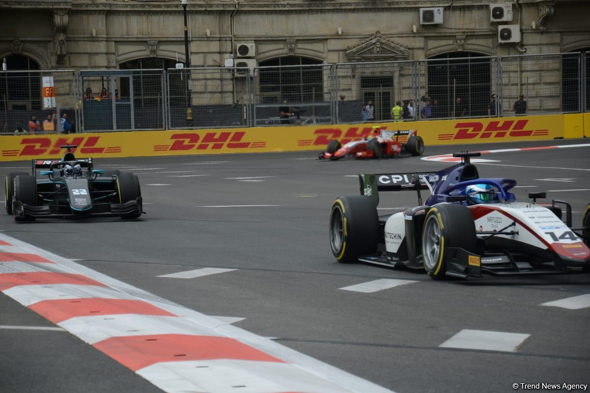 Bakı şəhər halqasında Formula 2 üzrə sərbəst yürüşlərə start verilib (FOTO)