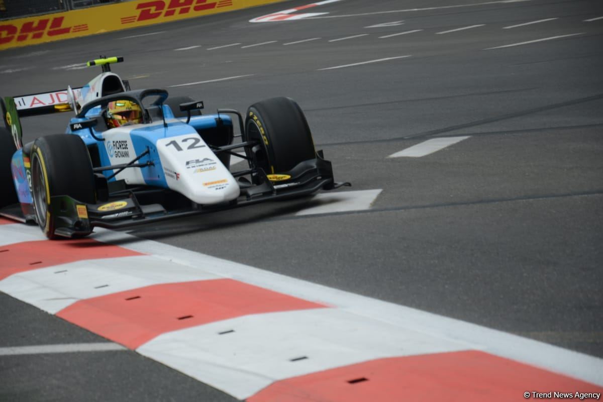 Bakı şəhər halqasında Formula 2 üzrə sərbəst yürüşlərə start verilib (FOTO)