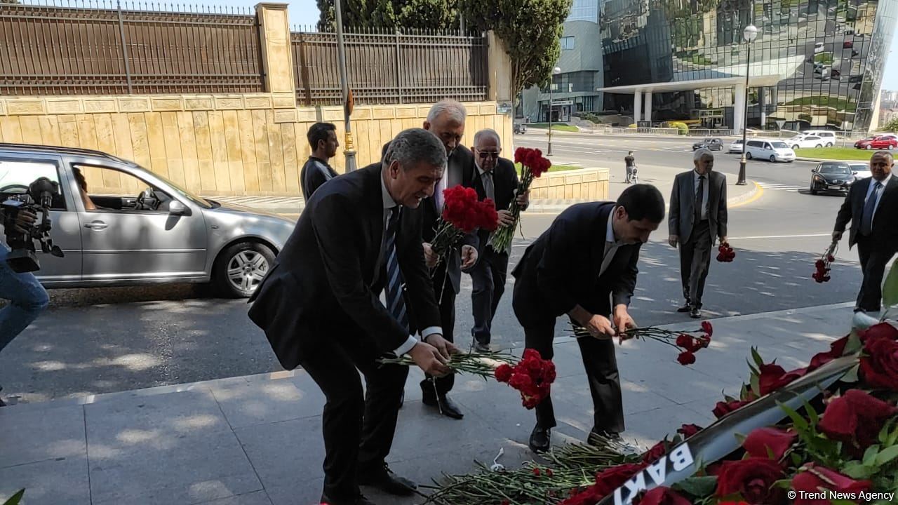 Kəlbəcərdə minaya düşərək həlak olan jurnalistlərin xatirəsi yad olunur (FOTO/VİDEO)
