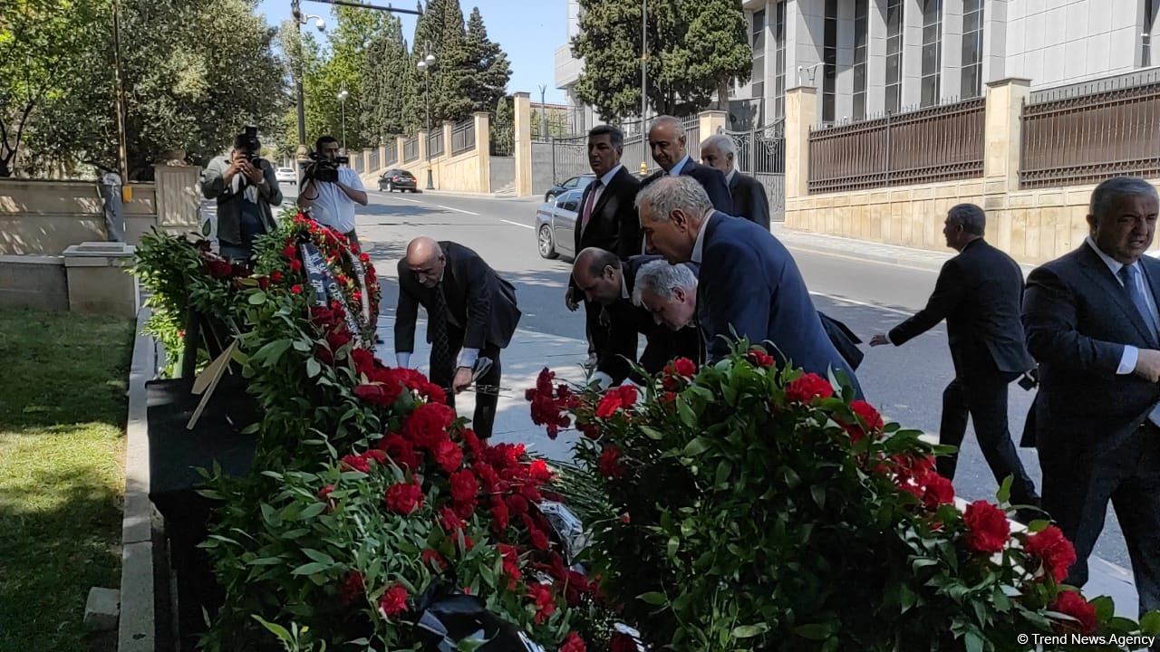Kəlbəcərdə minaya düşərək həlak olan jurnalistlərin xatirəsi yad olunur (FOTO/VİDEO)