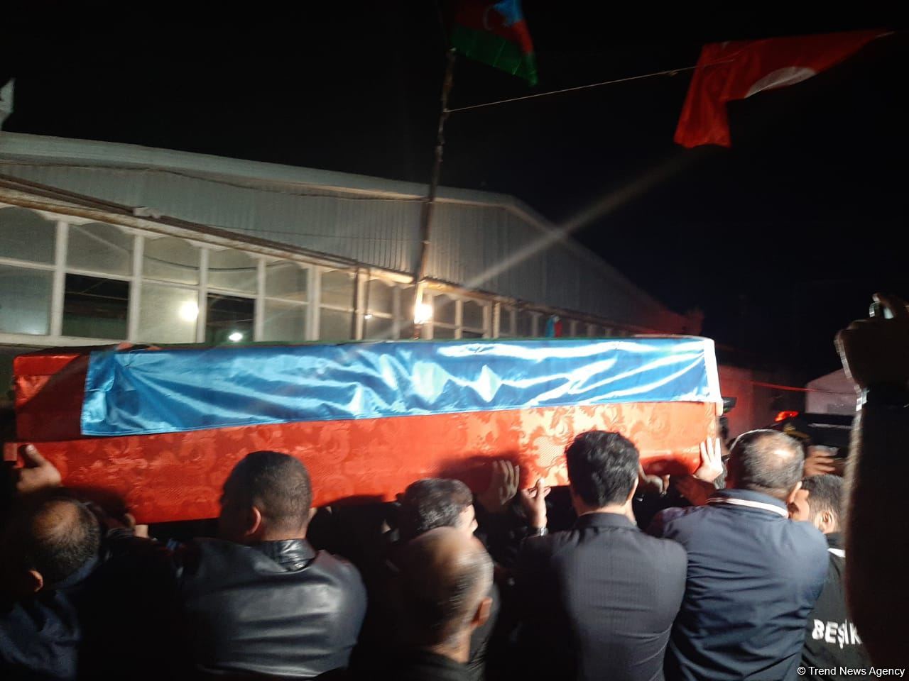 Kəlbəcərdə minaya düşən jurnalistlərin cənazəsi Bakıya gətirildi (FOTO)