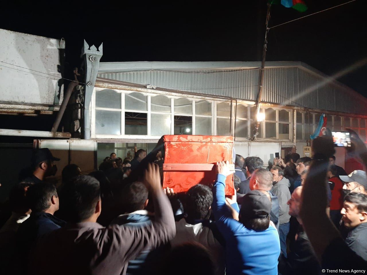 Kəlbəcərdə minaya düşən jurnalistlərin cənazəsi Bakıya gətirildi (FOTO)