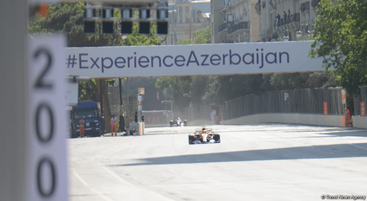 F1 sıralama turuna start verildi (FOTO)