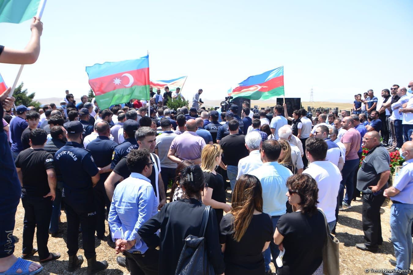 Şəhid jurnalist dəfn olunub (FOTO)