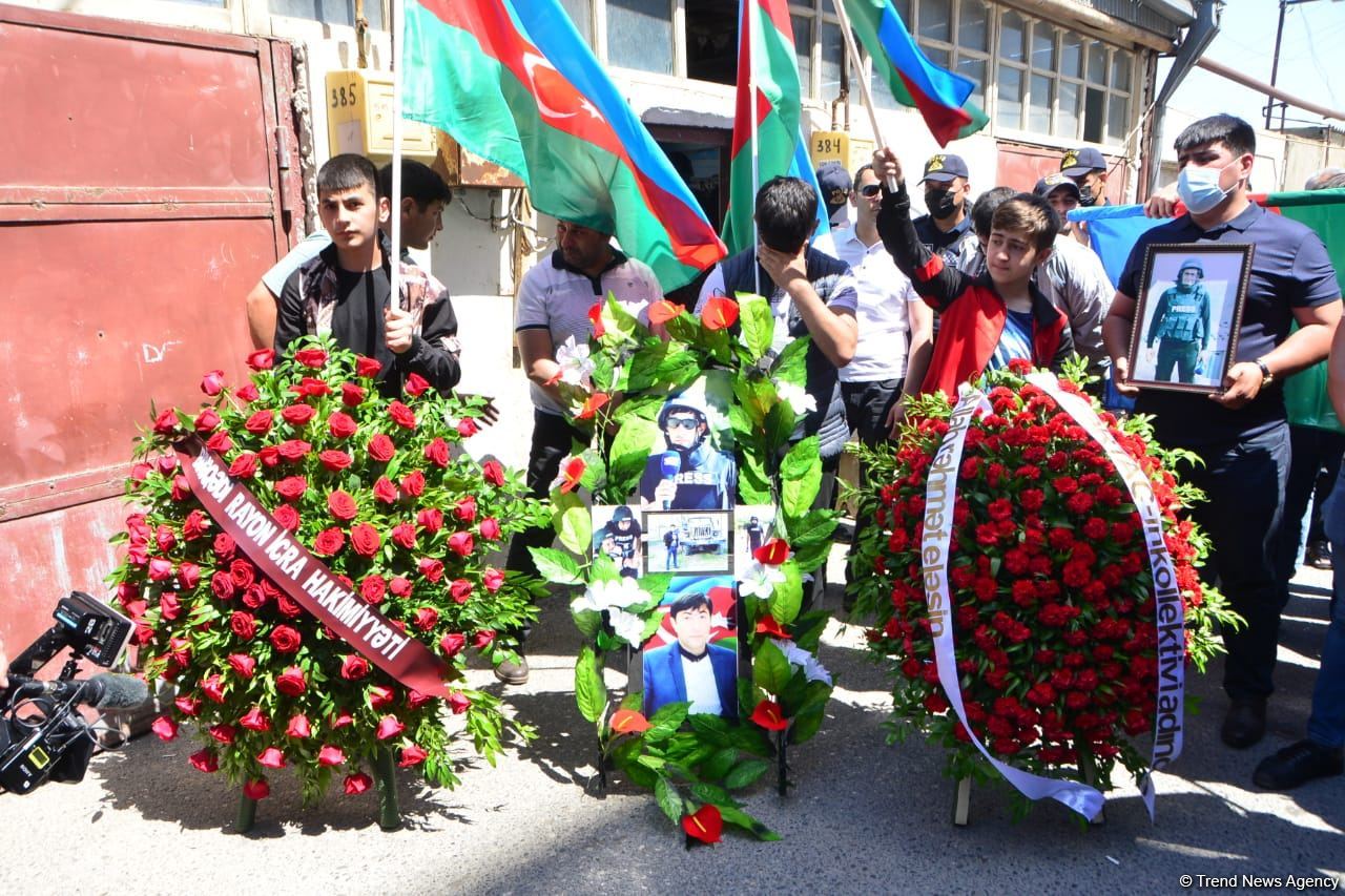 Şəhid jurnalist dəfn olunub (FOTO)