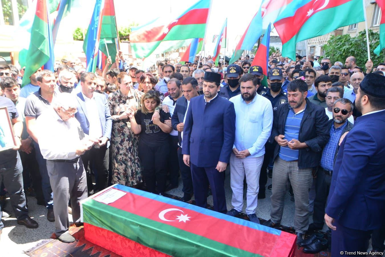 Şəhid jurnalist dəfn olunub (FOTO)