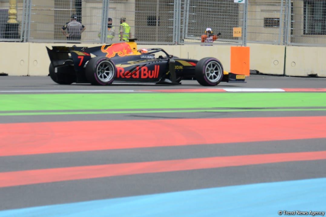F2 üçüncü sprint yürüşünə start verilib (FOTO)