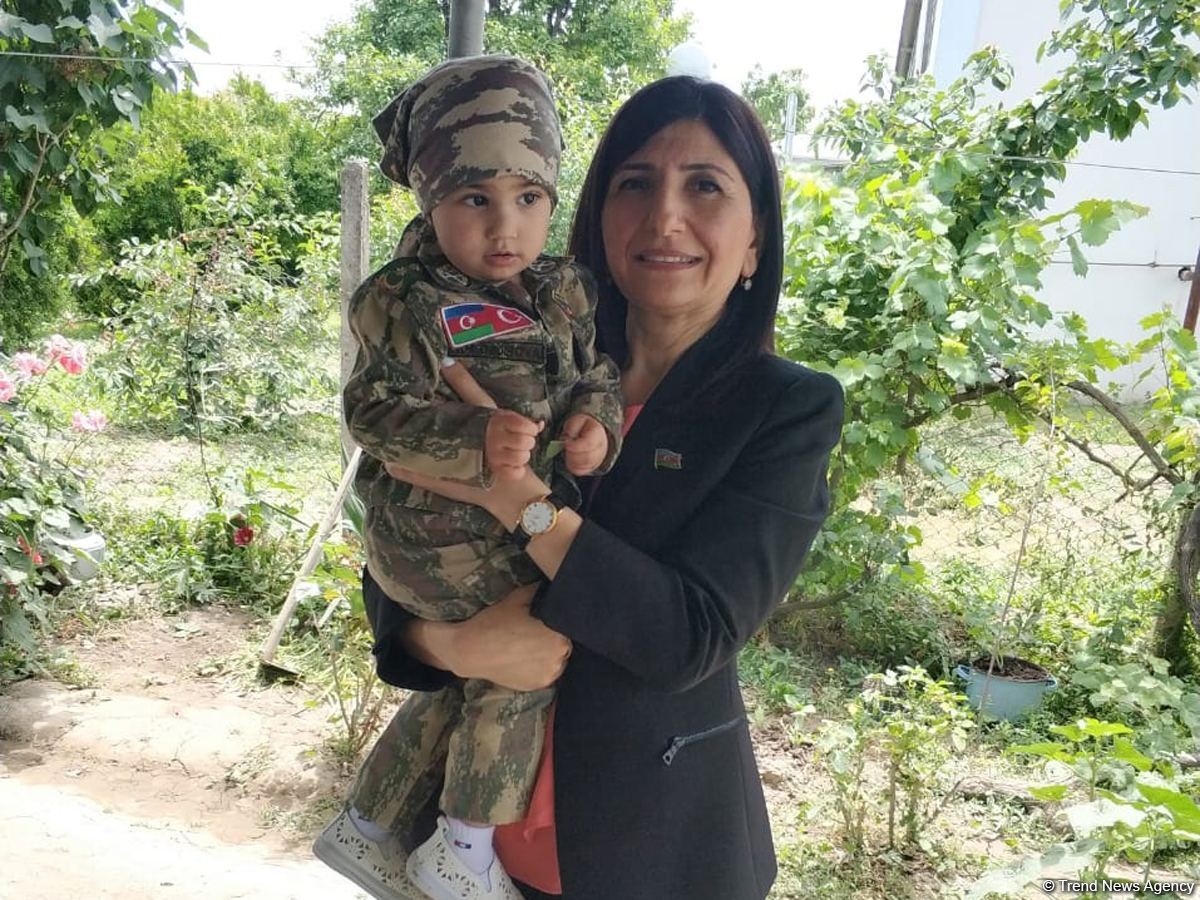 Millət vəkili şəhid ailəsini ziyarət edib (FOTO)