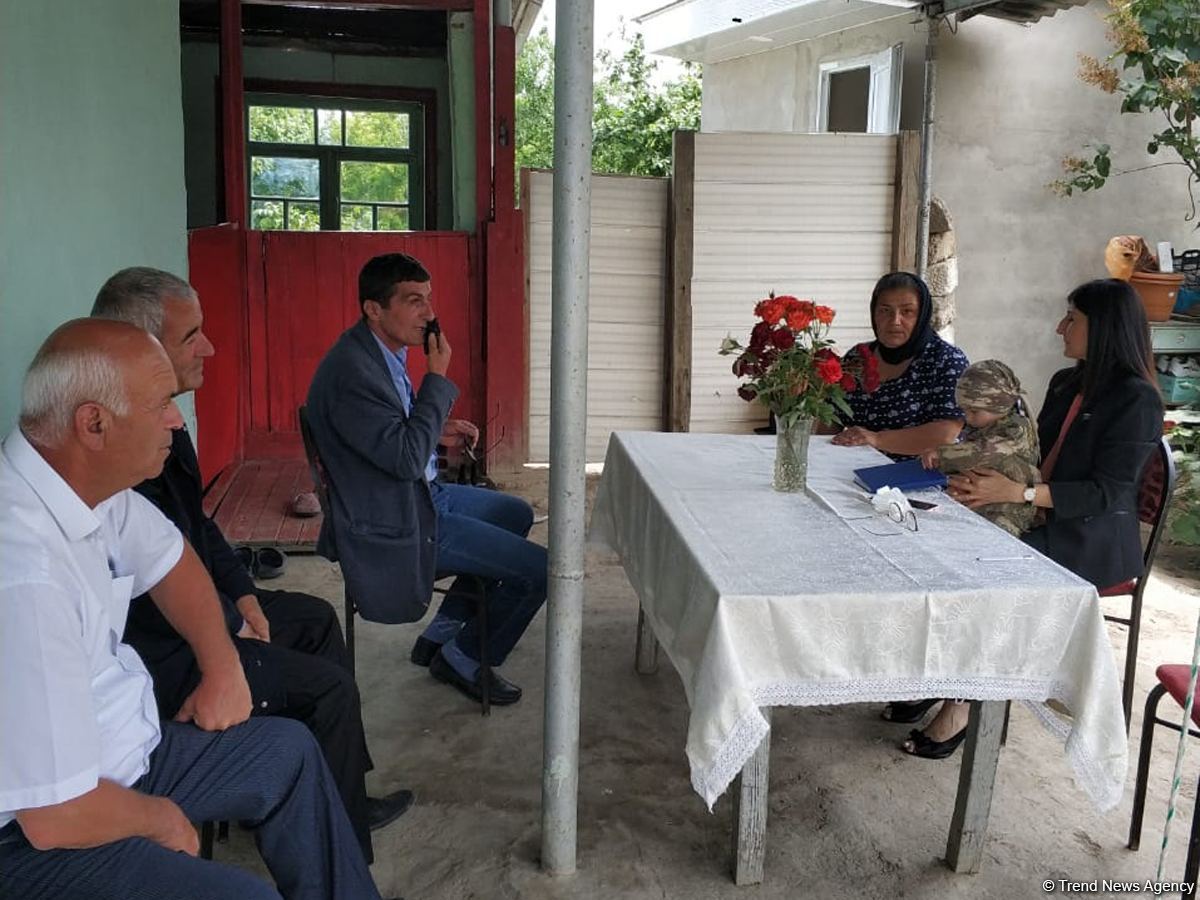 Millət vəkili şəhid ailəsini ziyarət edib (FOTO)