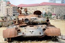 Ziyarətçilər Hərbi Qənimətlər Parkında Ordumuzun gücünü öz gözləri ilə görürlər (FOTOREPORTAJ)