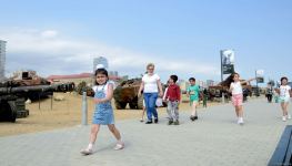 Ziyarətçilər Hərbi Qənimətlər Parkında Ordumuzun gücünü öz gözləri ilə görürlər (FOTOREPORTAJ)