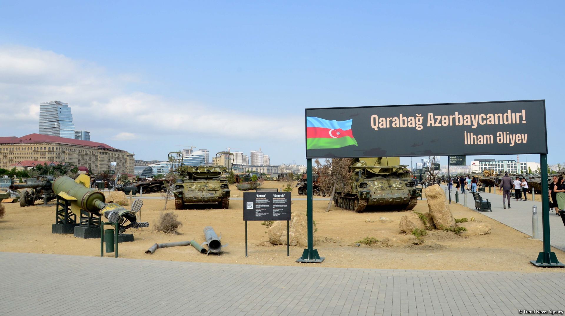 Ziyarətçilər Hərbi Qənimətlər Parkında Ordumuzun gücünü öz gözləri ilə görürlər (FOTOREPORTAJ)