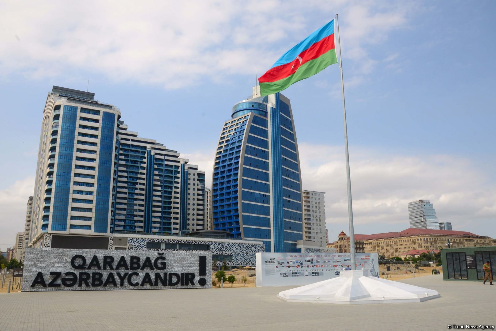 Ziyarətçilər Hərbi Qənimətlər Parkında Ordumuzun gücünü öz gözləri ilə görürlər (FOTOREPORTAJ)