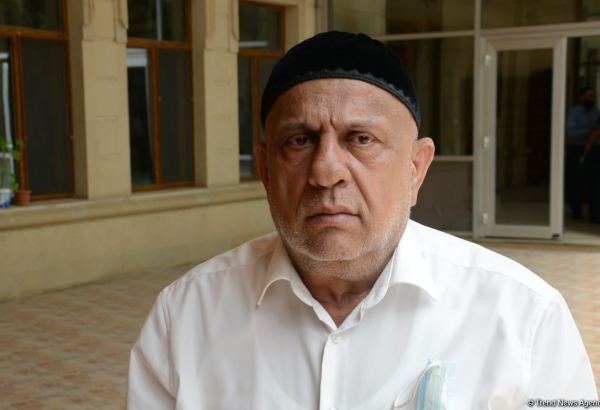 Məscidə namaz qılmağa gələnlərin hamısında COVİD-19 pasportu var – Axund (FOTO)
