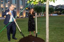 Bakı Dənizkənarı Bulvarda NARGIS Nəşriyyat evinin “Reduce, Reuse, Recycle, Respect” sərgisi açıldı (FOTO/VİDEO)