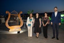 Bakı Dənizkənarı Bulvarda NARGIS Nəşriyyat evinin “Reduce, Reuse, Recycle, Respect” sərgisi açıldı (FOTO/VİDEO)