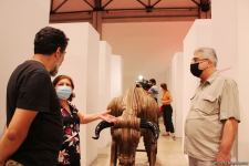 YARAT Rəşad Ələkbərovun yeni "Özünsən!" adlı fərdi sərgisini təqdim etdi (FOTO)